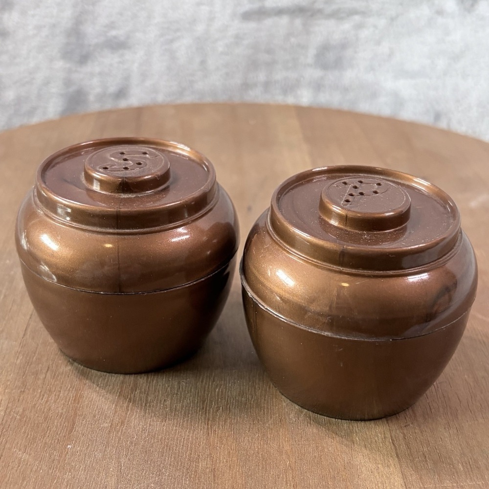 Vintage Admiration USA Bean Pot Style Salt & Pepper‎ Shakers Brown MCM